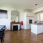 Rue De Saint-Petersbourg By Onefinestay