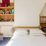 Rue De Saint-Petersbourg By Onefinestay